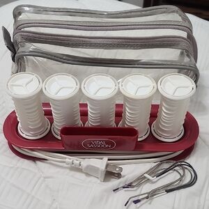 Vidal Sassoon Mini Travel Hair Hot Curling Set in white and red.